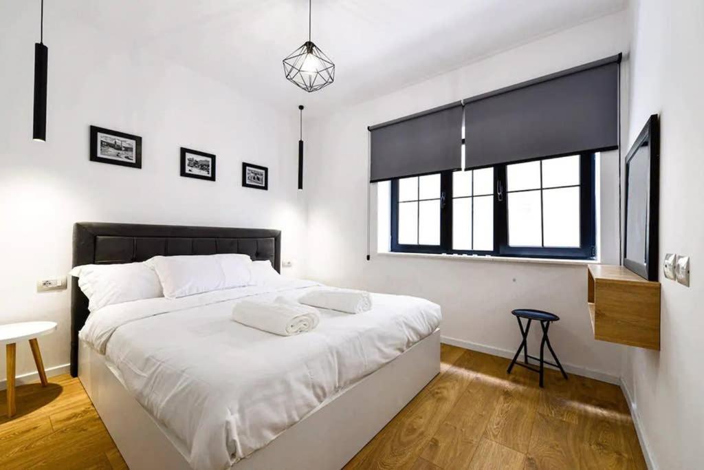 Lina -Tia Lovely New Bazaar Apartment Tirana Exterior photo
